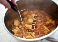 Как делать яблочное пюре на зиму для ребенка?