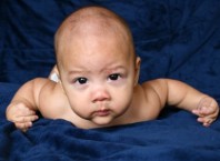 Как научить ребенка правильно переворачиваться?