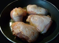 Как вкусно и правильно пожарить курку на сковороде?