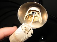 Как заменить патрон в люстре?