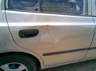 Как исправить вмятину на двери?