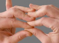 Нарывается палец: как лечить в домашних условиях?