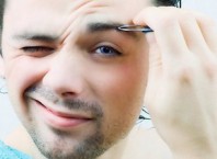 Как правильно выщипать брови мальчику?