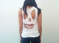 Как вырезать на майке череп?