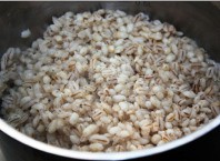 Как сварить рассольник с перловкой?