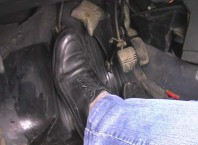 Как сделать педаль сцепления мягче?