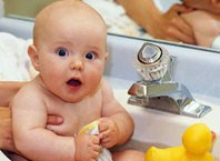 Как купать новорожденного ребенка в ряде?