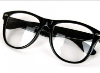 Как проверить линзы очков: стекло или пластик?