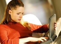 Как поднять настроение девушке в интернете?